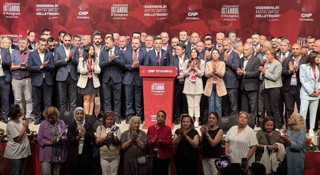 CHP İstanbul İl Başkanlığı Olağanüstü Kongresi’nde tek aday olan Özgür Çelik, yeniden CHP İl Başkanı seçildi.