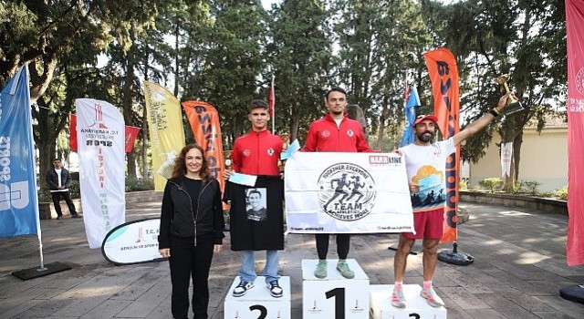 Karşıyaka’da 1500 kişi Ata’dan Ana’ya koştu!