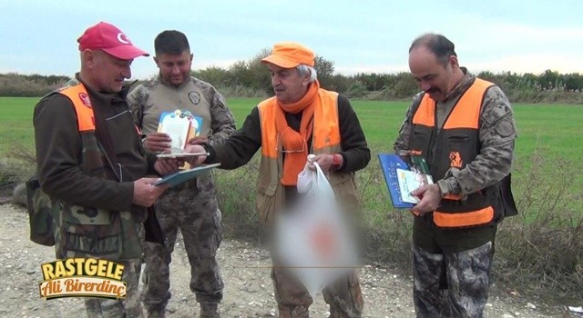 Avcı Gazeteci Ali Birerdinc’ten Köy Çocuklarına Kitap, Köylülere Tohum