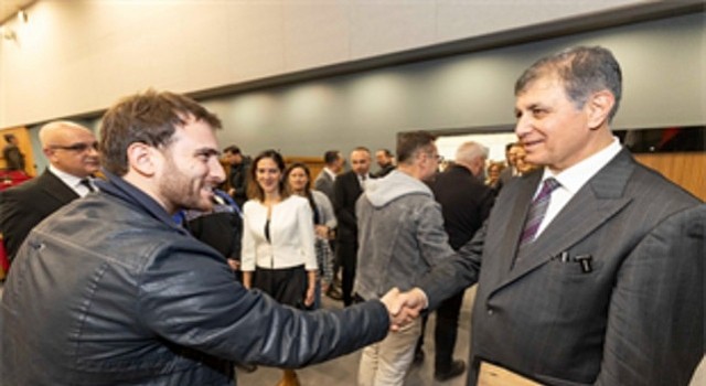 Başkan Tugay Büyükşehir Belediyesi personeliyle bayramlaştı