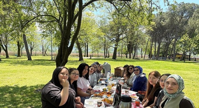 İzmit Beyaz Kalpler baharın gelişini kutladı