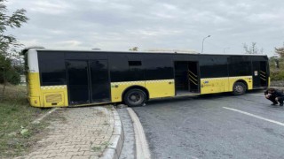 Başakşehir’de kontrolden çıkan İETT otobüsü kaza yaptı