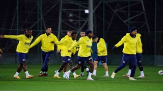 Ali Koç, antrenman öncesi takımla toplantı yaptı