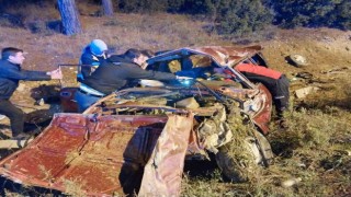 Burdur’da kontrolden çıkan otomobil takla attı: 1’i ağır 2 yaralı