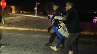 Teyzesinin aracıyla polisten kaçan hırsızlık şüphelisi yakalandı