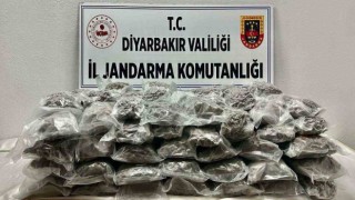 Diyarbakır’da bir araçta 71 kilo kubar esrar ele geçirildi