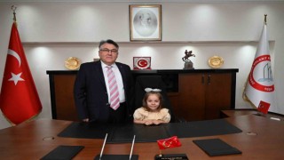 Rektör Özölçer Koltuğunu çocuklara devretti