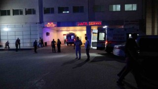 Tamirat için çıktığı aydınlatma direğinde akıma kapılan adam ağır yaralandı
