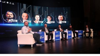 Bilişim Fuarı’nda sporun dijital dönüşümü konuşuldu