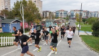 Yüzlerce Kişi Ata’ya Saygı İçin Koştu