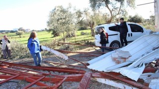 Buras Antalya: Büyükşehir Belediyesi hortumdan zarar gören vatandaşın yanında