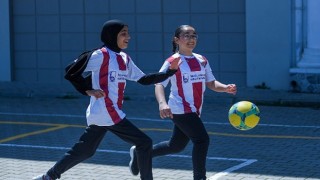 OSB Ortaokulunda 1.100 Öğrenciye İnegölspor Forması Dağıtıldı