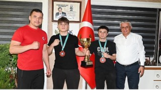 Başarılarını Kemer Belediye Başkanı ile paylaştılar
