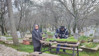Büyükşehir’in mezarlıklarda bayram hazırlığı sürüyor