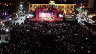 Manisa Cumhuriyet Meydanı’nda Kibariye Fırtınası Esti
