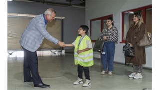 Metro sevgisi boyundan büyük